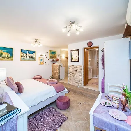 Plaza In The Centre Apartman *