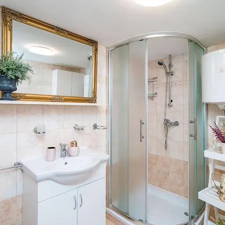 Apartment Plaza In The Centre