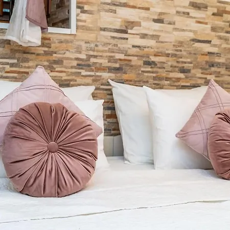 Plaza In The Centre 아파트 *