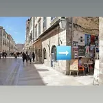 Plaza In The Centre